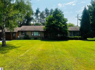 706 E Cedar St, Standish, MI 48658