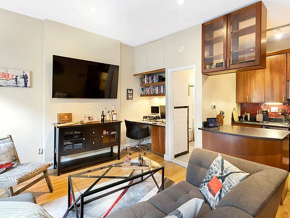 4th image of 307 W 20th St APT 4F