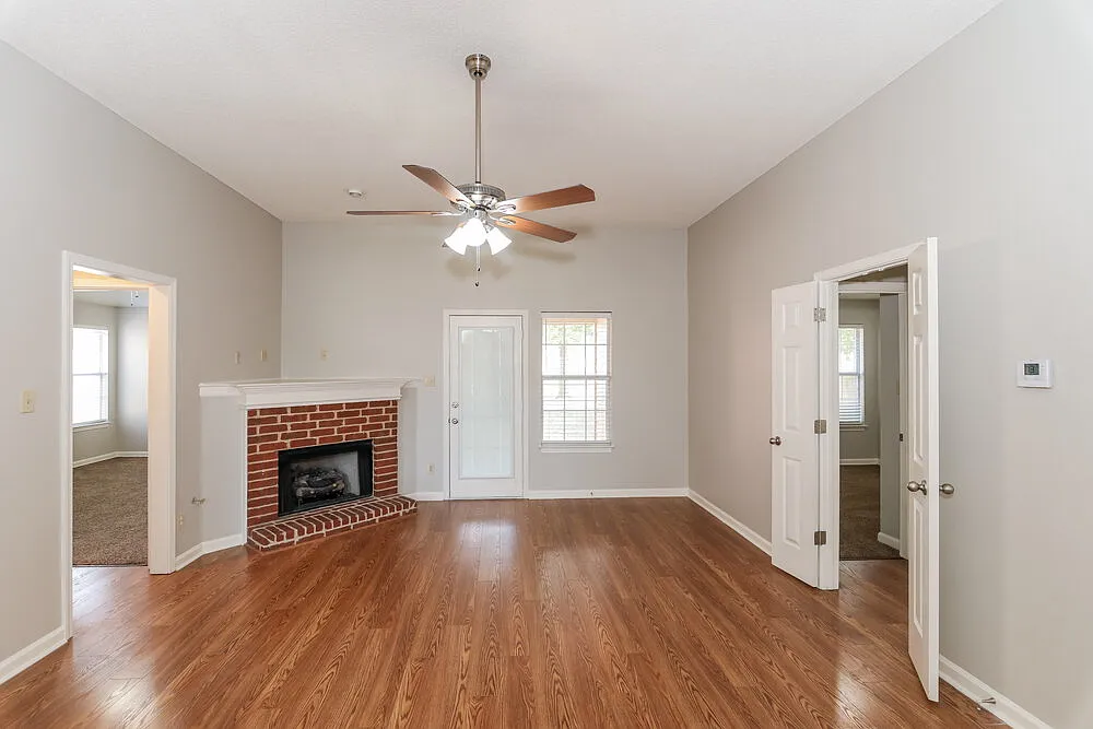3 bed, 2.0 bath, 1499 sqft, $1,760 — Photo 3