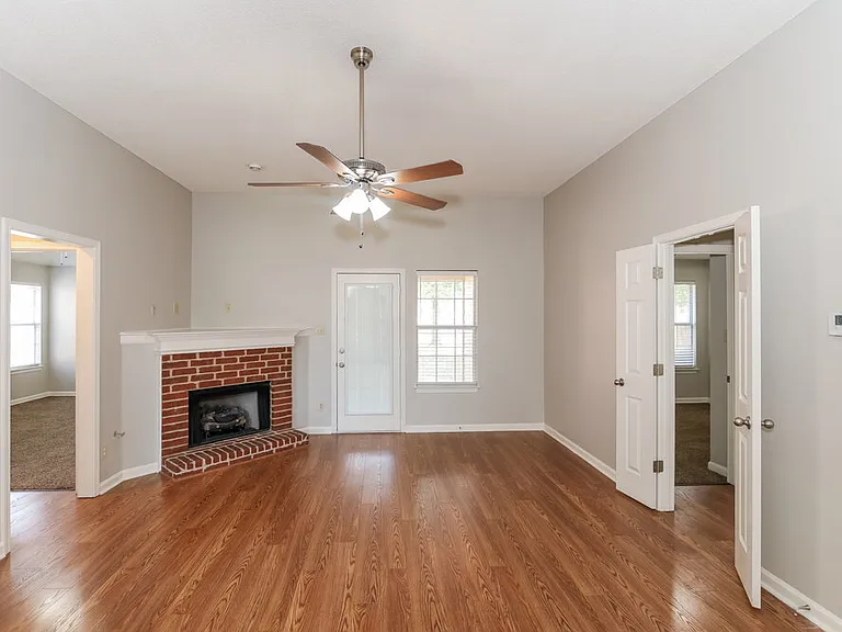 1262 Breezy Valley Dr — Photo 3