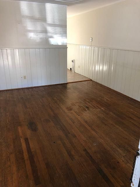 2nd image of 4504 Pineridge Rd