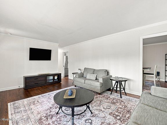 5th image of 1714 Washington Street