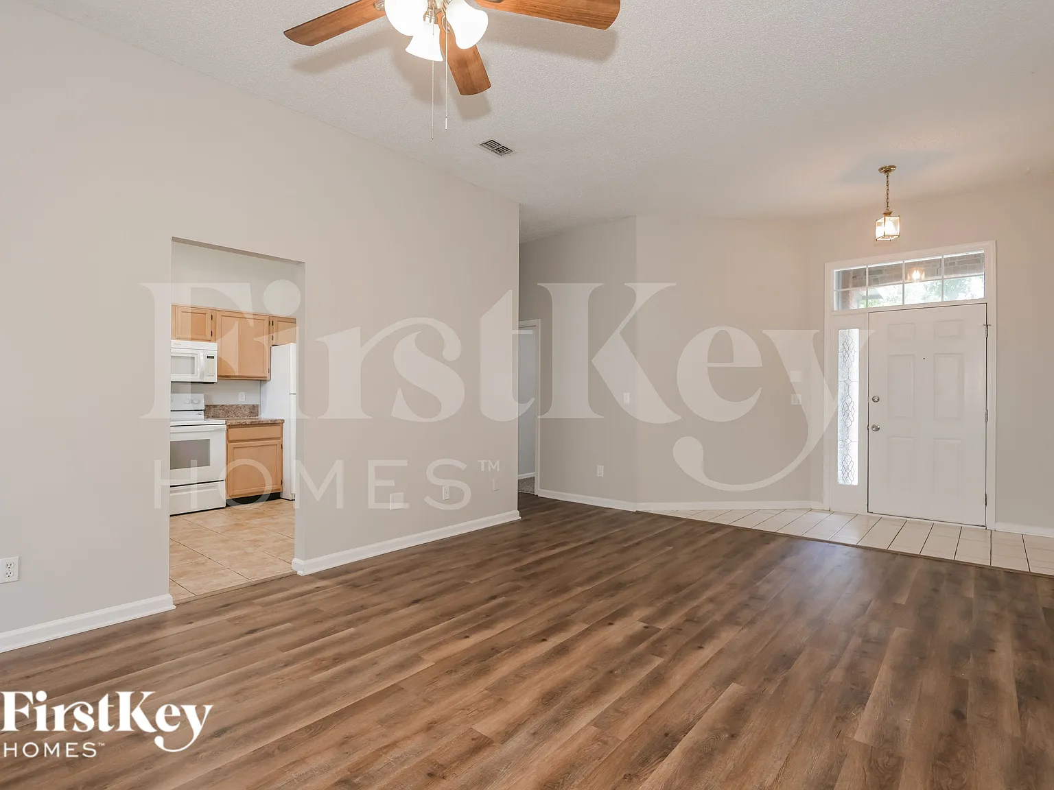 3 bed, 2.0 bath, 1501 sqft, $2,540 — Photo 2