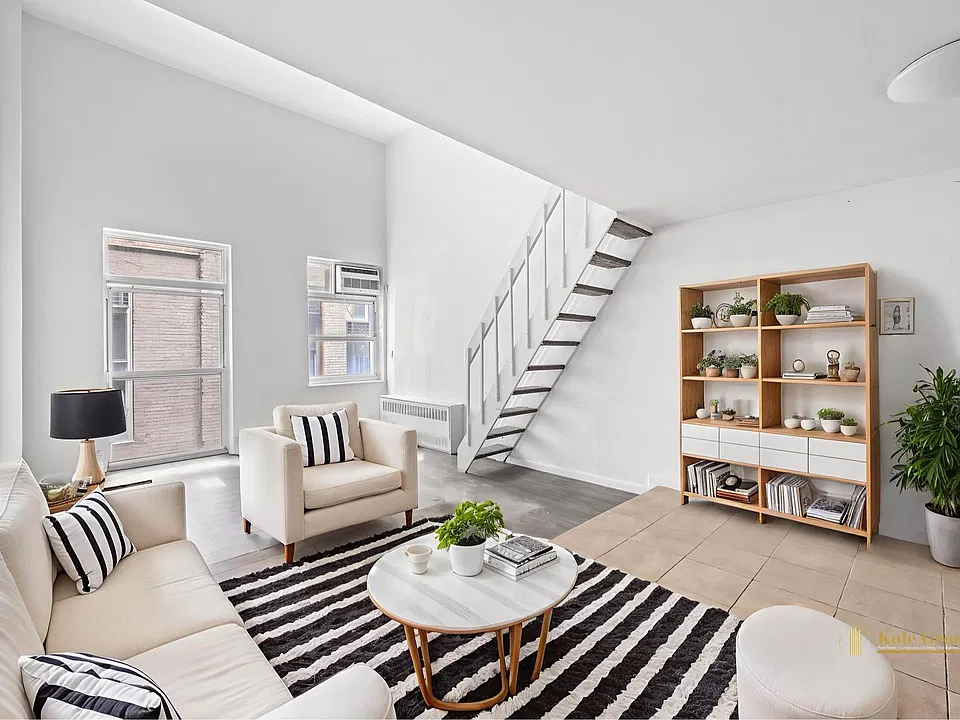 88 Fulton St #516