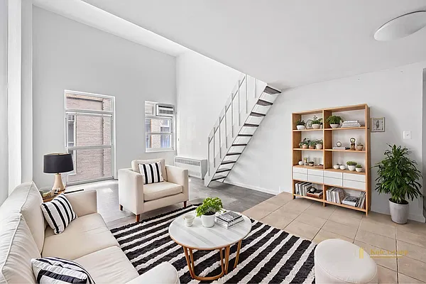 Living room, photo 1