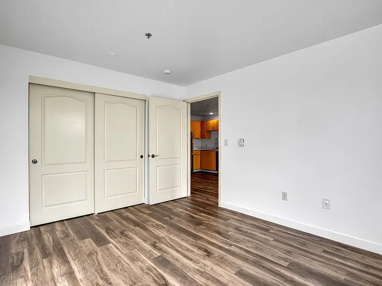 Eastwood Apartments — Photo 23