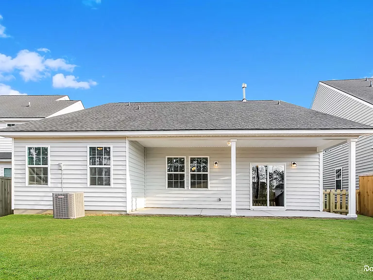 697 Redbud Ln — Photo 15