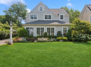 41 Roxbury Rd, Garden City, NY 11530