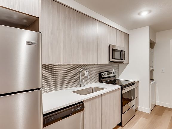 3rd image of 3200 E Union St #3368749