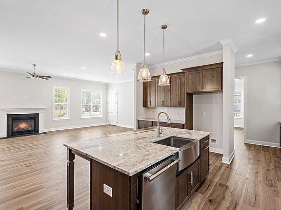 5th image of 401 McKlee Dr