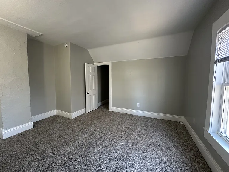 1105 Queen St — Photo 8