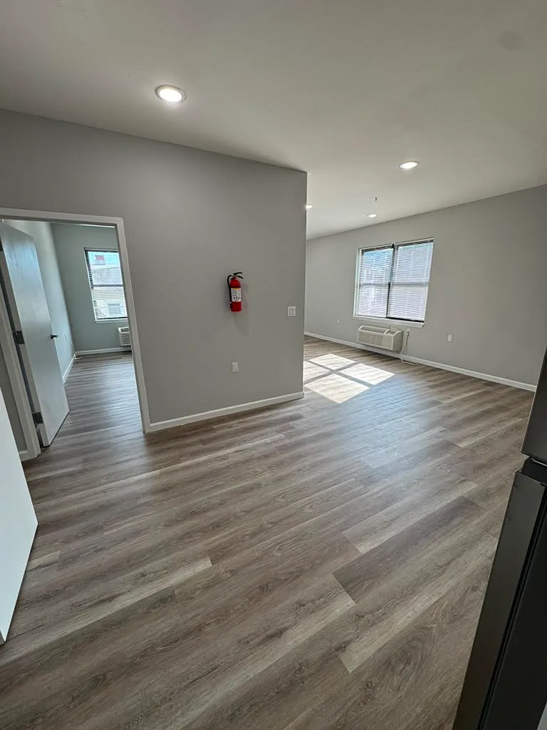 2 bed, $2,331 — Photo 3