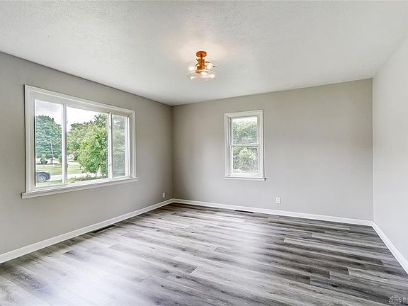 3rd image of 3383 North Blvd