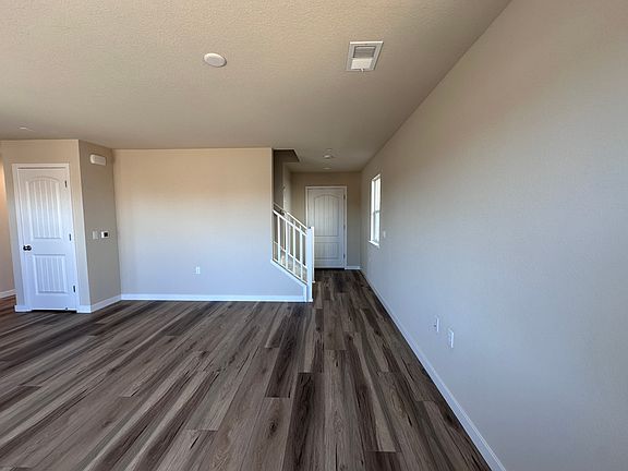 4th image of 450 Peppercorn Dr