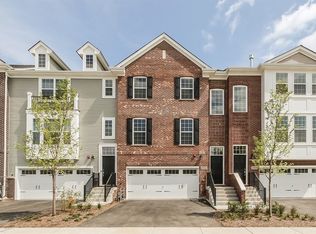 2494 Huntleigh Ln #9.04, Woodridge, IL