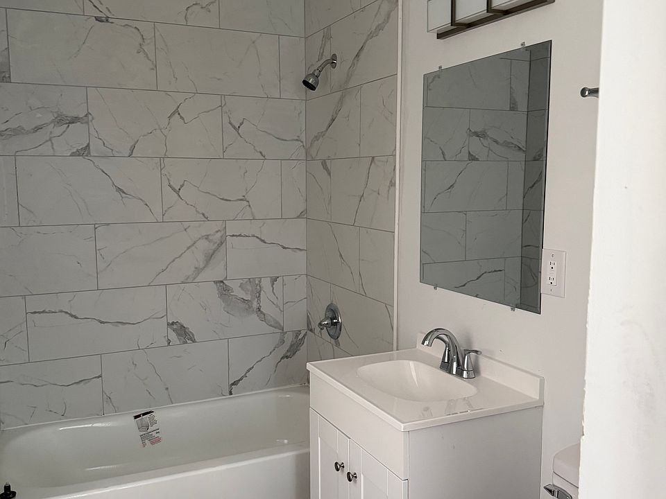 2nd image of 1614 S Main St #2