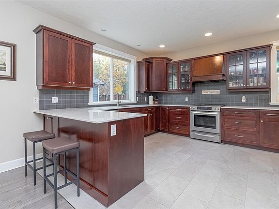 5th image of 898 Bucktail Rd