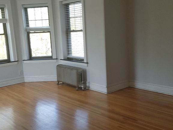 3rd image of 1729 W Farwell Ave #3W