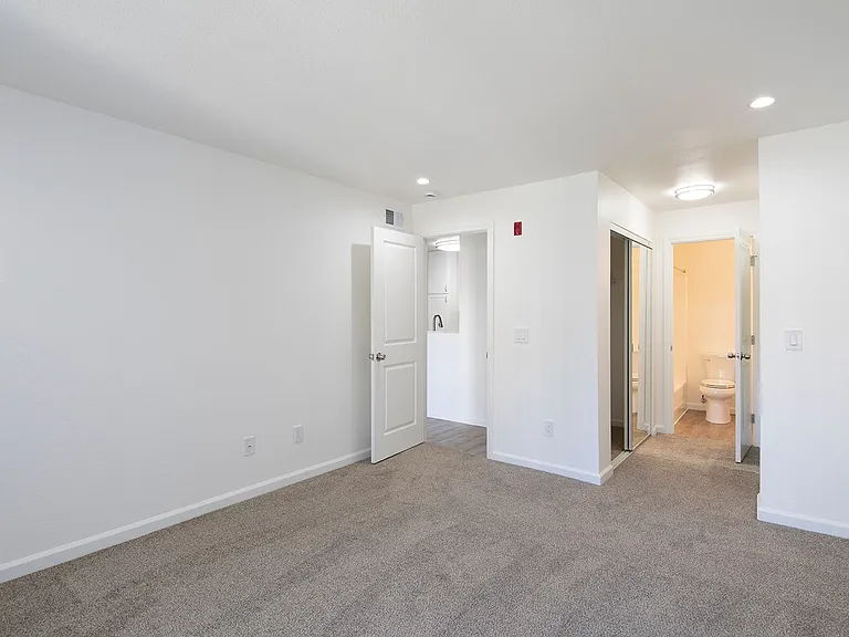 Mission Pacific Apartments — Photo 60
