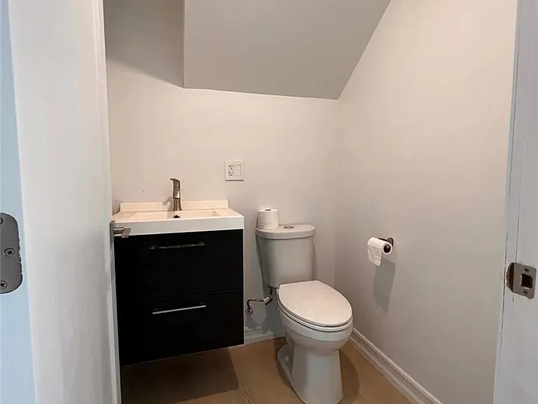 2686 Greenfield Ave — Photo 10