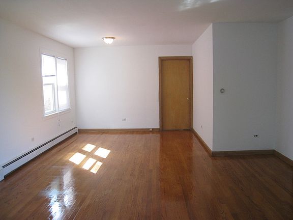 4th image of 6026 N Oakley Ave