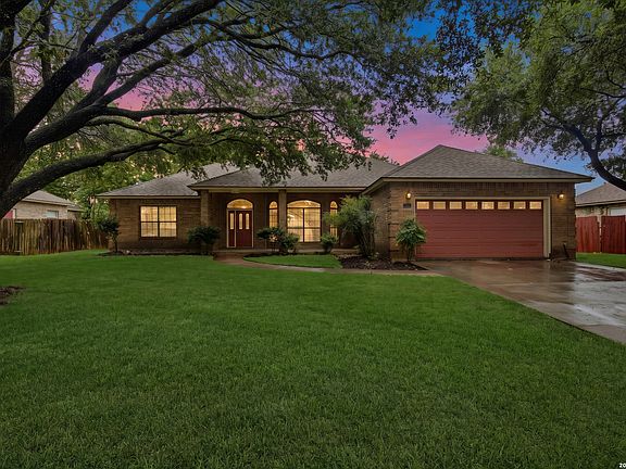2nd image of 1073 MEMORIAL CIR
