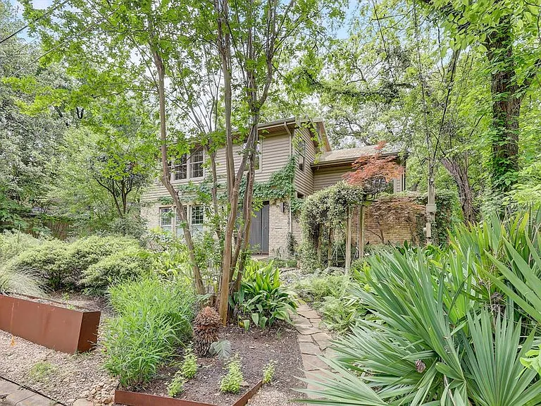 805 Leonard St — Photo 3