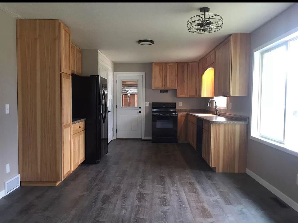 1st image of 136 Robertson Dr NW