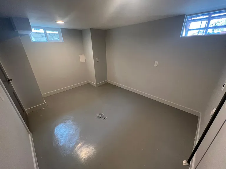 1548 E Roosevelt Ave — Photo 12