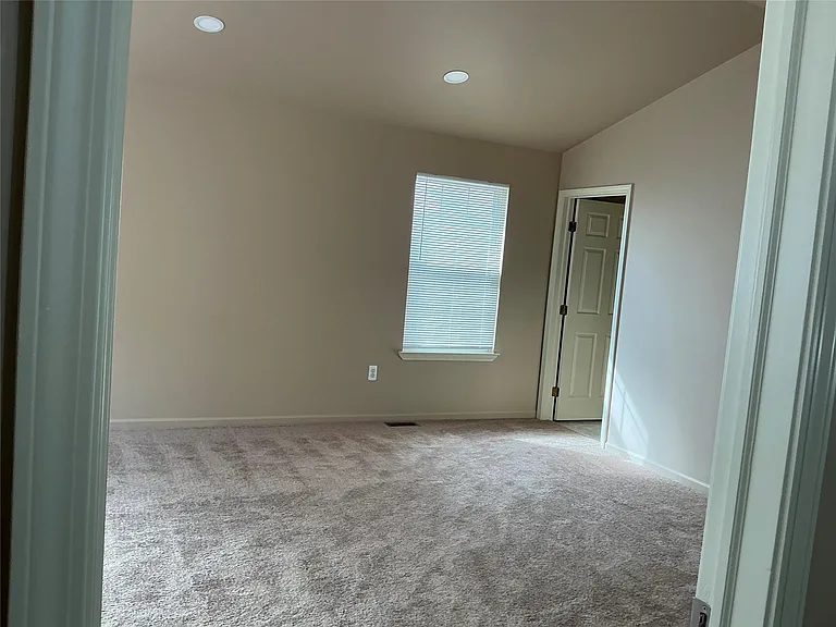 48161 Nottinghill Ln — Photo 37