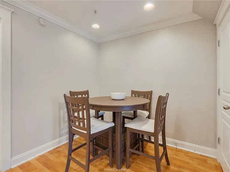 1725 Harvey Mitchell Pkwy S #1433 — Photo 4