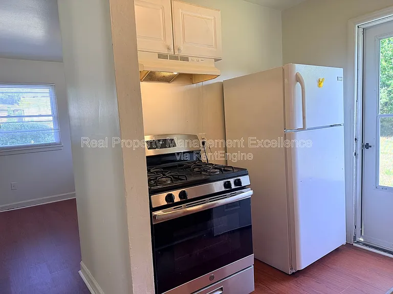 419 Walton St — Photo 7