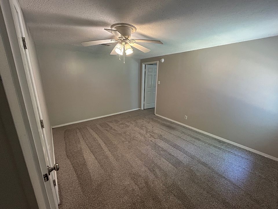 Middle Bedroom