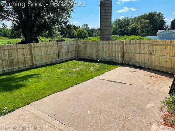 4th image of 7415 W Farrand Rd
