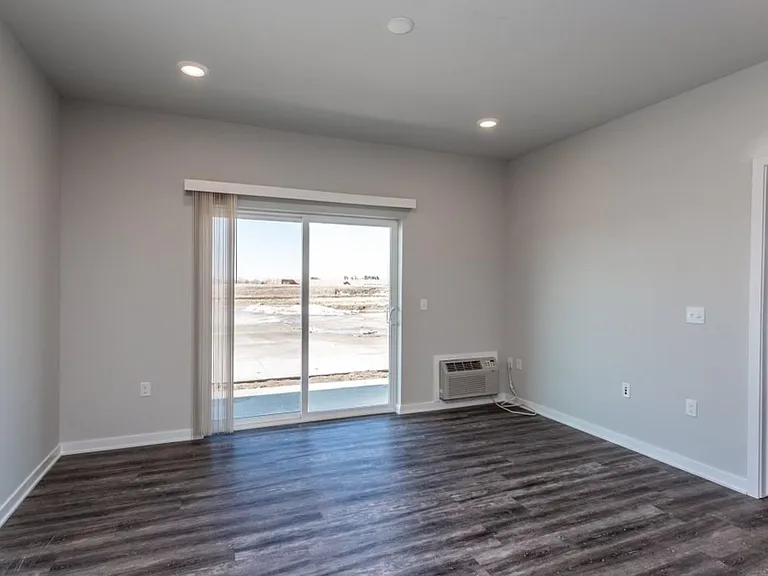 2135 Edgewood Dr — Photo 4