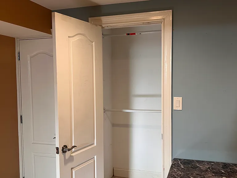 22 Kingsbridge Ave — Photo 5
