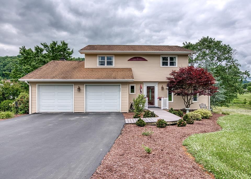 1st image of 831 Birdie Dr