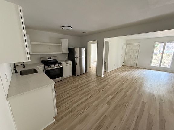 3rd image of 10924 Beverly Hills Dr