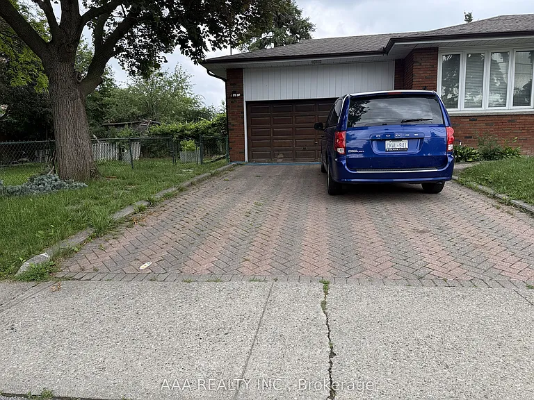 27 Kingsview Blvd #1 — Photo 4