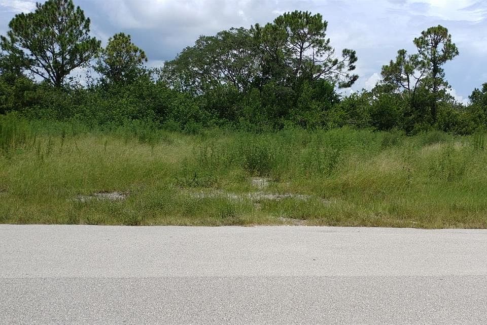 2nd image of 4609 Medina Way