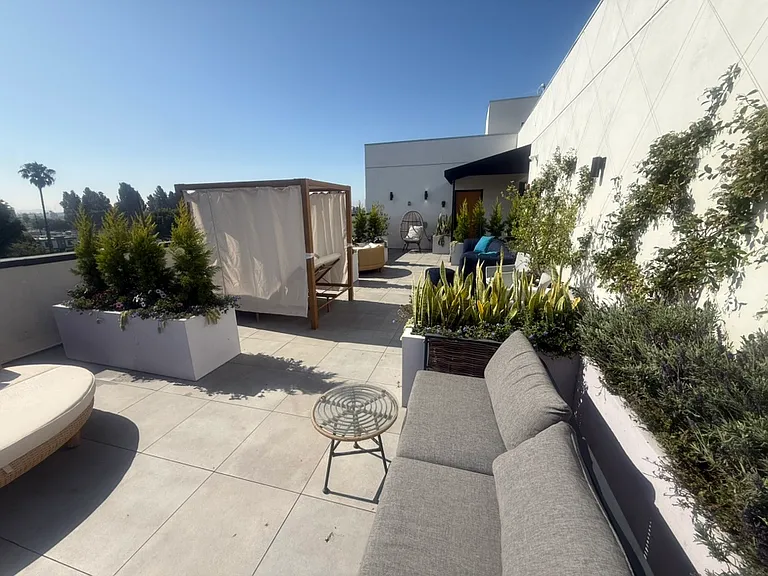 Fairfax Apartments — Photo 60