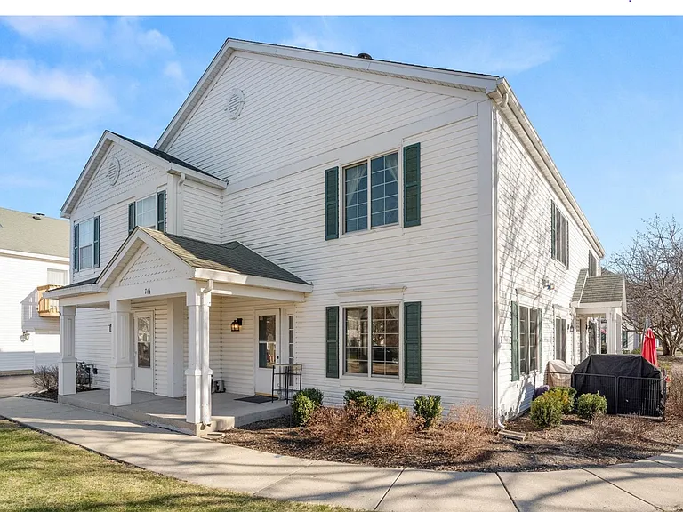 Private Entrance - End Unit