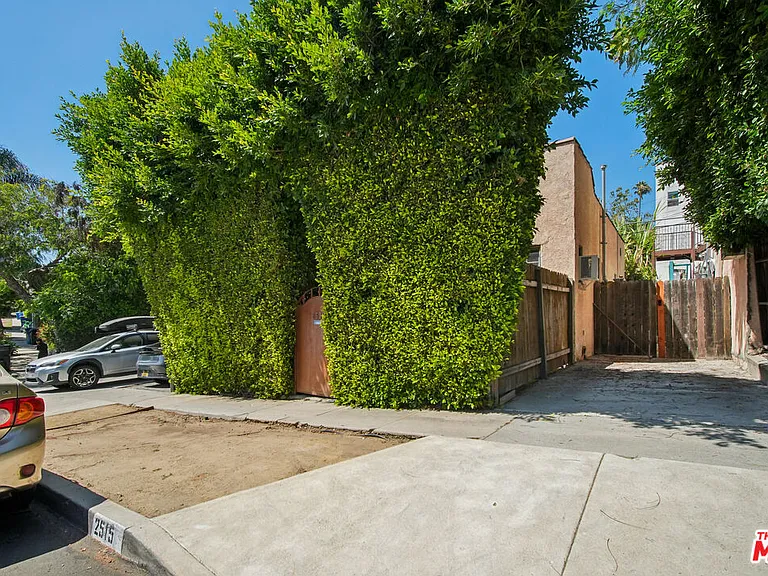 2515 Elsinore St — Photo 15