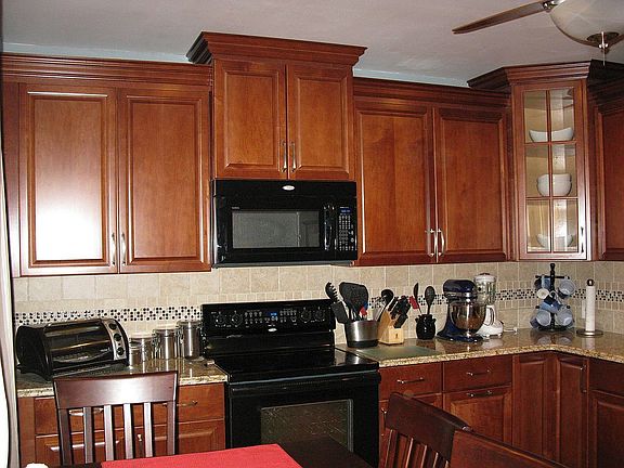 4th image of 16 Westbrook Ln