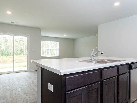 5th image of 635 Avington Ln NE