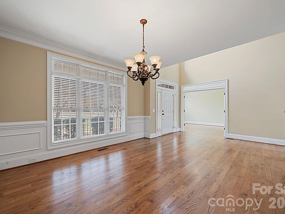 3rd image of 8933 Vickery Ln