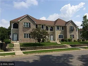 912 Washburn Ave N Photo 1