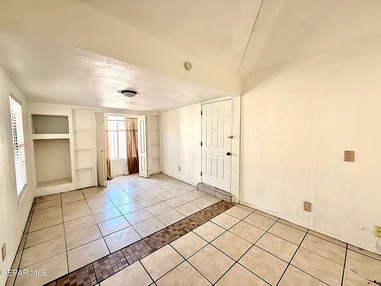 1884 Lyman Dutton Cir — Photo 16