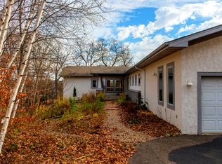 27834 Lakelawn Dr, Lindstrom, MN 55045