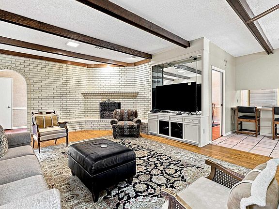 3rd image of 2311 Pinehurst Dr